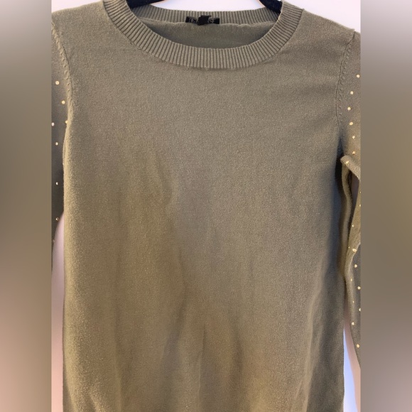 Green sweater with stud details. EUC. Size medium. - Picture 3 of 8